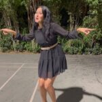 Kamya Punjabi Instagram - #haalkaisahaijanabka #ourversion 😄 #oldsongs #oldiscool #oldisgold #loveit #myfav #shalabhdang #kamyapunjabi #kasha #reels #iamfilmyandiknowit 💃🏻