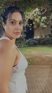 Kamya Punjabi Instagram - Badlao Prakriti ka niyam hai 🌝😉 

#changetheworld #bebettereveryday #reels #reelsinstagram #kamyapunjabi
