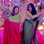 Kamya Punjabi Instagram - Twinning ❤️ #kamyapunjabi #jigyasasingh #mehendikiraat