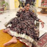 Kamya Punjabi Instagram – Need no occasion to dress up, Celebrating being a Woman 🫶 
#desigirl #kamyapunjabi #indianwear #aachho