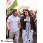 Kamya Punjabi Instagram - Posted @withregram • @rahulgandhi उत्तर प्रदेश भारत के महान राजनेताओं की जन्म और कर्मभूमि रही है। समय समय पर इस महान राज्य ने अपनी जागरूकता से देश को नई दिशा दी है। उत्तर प्रदेश के निवासियों से मिलता यह अपार जनसमर्थन इस बात का सबूत है कि राज्य के लोग तैयार हैं, नफ़रत को मुंहतोड़ जवाब देने के लिए, महंगाई और बेरोज़गारी से लड़ जाने के लिए, भारत को जोड़ कर देश और प्रदेश के उज्ज्वल भविष्य की राह बनाने के लिए। #bharatjodoyatra