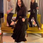 Kamya Punjabi Instagram - Kick starting 2023 with my 1M Instagram Family 🫶 #thankyou My #instafam #loveyouall #gratitude #keeptheloveflowing #happy2023 #kamyapunjabi