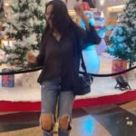 Kamya Punjabi Instagram - #christmastree still makes us dance n happy 🤩 #festivetime #lovethelittlethings #kamyapunjabi