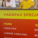 Kamya Punjabi Instagram - #aamchimumbai ka #vadapav world famous 😋🫶 #kamyapunjabi #foodstagram #streetfood
