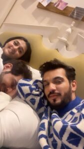 Karan Kundrra Instagram - Bahut bhaaiyon aap ki rai kya hai !!! #trends #masti #mussoorie #reelkarofeelkaro #kamina