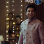 Karan Kundrra Instagram – Our Tribute to all the Soan papadi boxes that have been exchanged this year. Diwali celebrations made special with friends, Imperial Blue packaged drinking water and ehehehh..soan papdi.. Watch my soan papdi story and do share yours!
 
@colorstv @rubinadilaik @pratiksehajpal and @nishantbhat85 @becausemenwillbemen

#becausemenwillbemen #seagram #imperialblue #diwali #happydiwali #celebration #colorstv #collaboration #soanpapdi