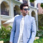 Karan Kundrra Instagram - Blue blood & neck iced 🤍 Styled by - @dollaypop Assisted by - @shreeum @singlasahab04 @muskaaaaaanshah Outfit - @bubbercouture Necklace - @dripproject.co Shoes - @fhos_india Grand Hyatt Goa