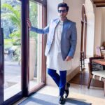 Karan Kundrra Instagram - Blue blood & neck iced 🤍 Styled by - @dollaypop Assisted by - @shreeum @singlasahab04 @muskaaaaaanshah Outfit - @bubbercouture Necklace - @dripproject.co Shoes - @fhos_india Grand Hyatt Goa