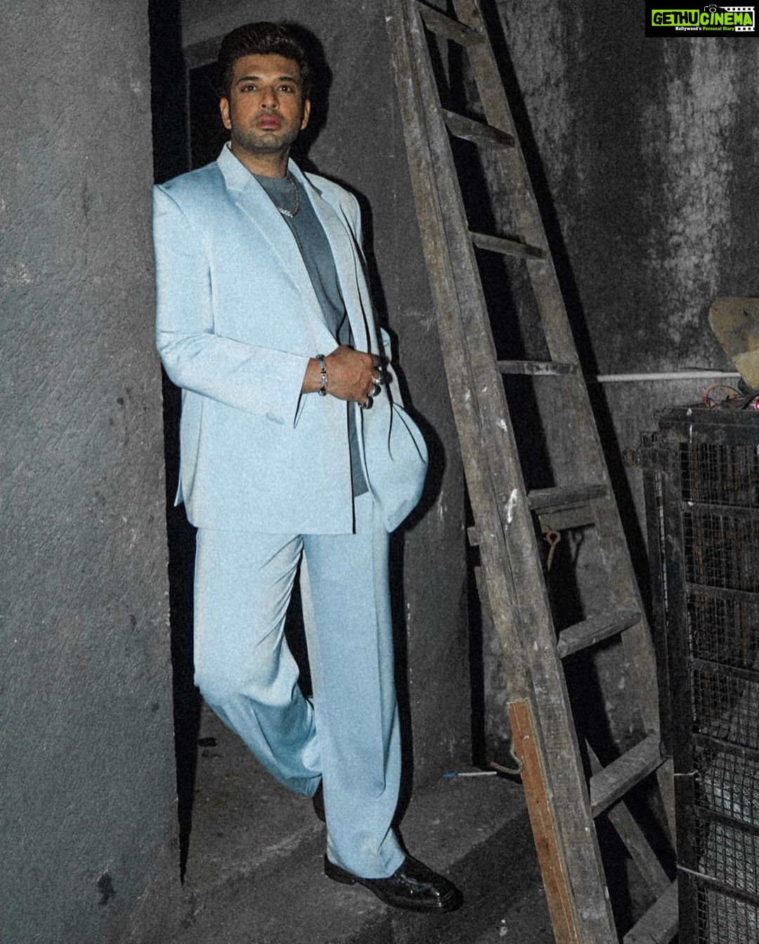 Karan Kundrra Instagram - I often think that the night is more alive and more richly colored than the day… #VincentVanGogh Making our own #StarryNight w the best, drippin in finnesse ~ Styled by: @dollaypop Photographed by: @that.Nikhil Asst: @singlasahab04 @deepanshigoell @shreeum Outfit: Custom @dollaypop.shop Rings: @carillonjewlery @amargems @dripproject.co Shoes: @jeetinder_sandhu Hair: @elvisvaaz Make Up: @makeupbymangesh
