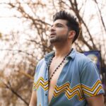 Karan Kundrra Instagram - blue n yellow ✌🏼 Film City