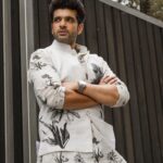 Karan Kundrra Instagram - Rise from the deepest dungeons.. climb heavens height and bring a blessing down..! #HarMaidanFateh Style: @kmundhe4442 outfit: @rohitbalofficial shot: @that.nikhil