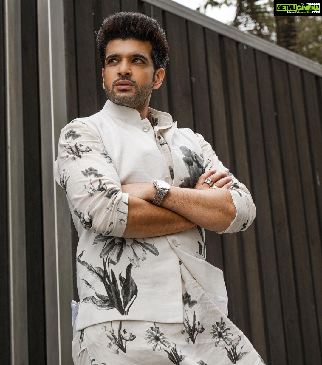 Karan Kundrra Instagram - Rise from the deepest dungeons.. climb heavens height and bring a blessing down..! #HarMaidanFateh Style: @kmundhe4442 outfit: @rohitbalofficial shot: @that.nikhil