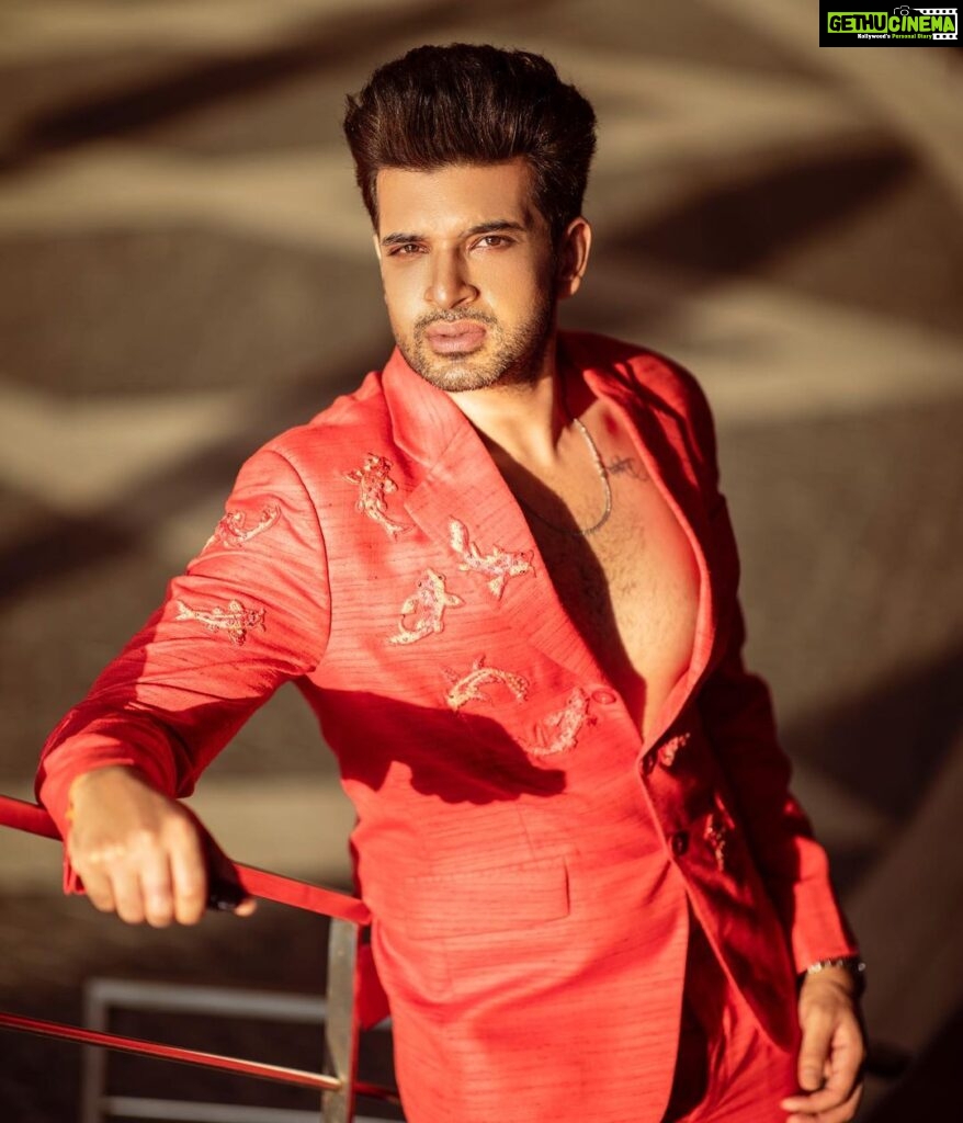 Karan Kundrra Instagram - sure go ahead and copy my style.. how will you copy my results ;) #HarMaidanFateh Style: @kmundhe4442 Outfit: @bharat_reshma Mua: @ridamakeovers Hair: @sunnyhairartist Pic: @shivamduaphotography