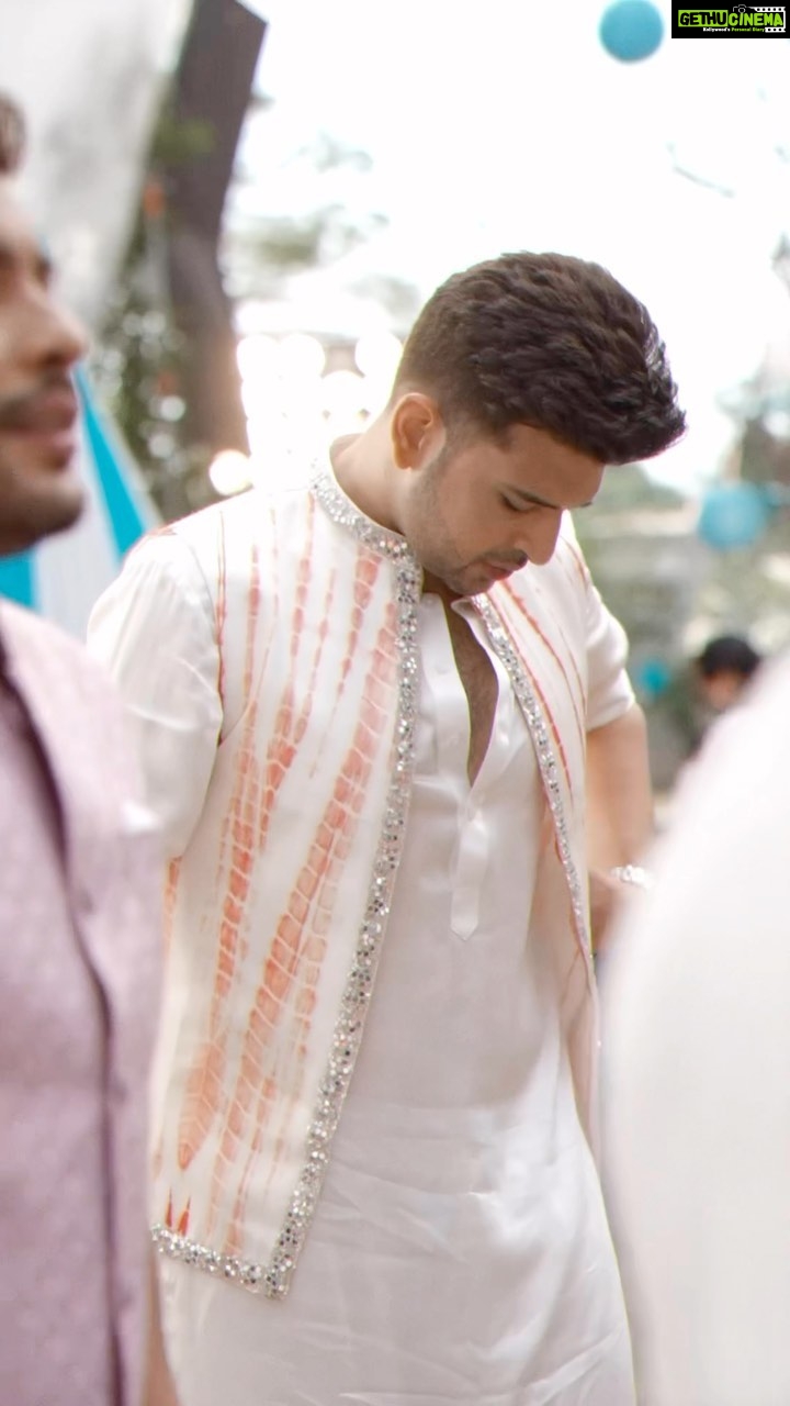 Karan Kundrra Instagram - Behind the Scenes #bts Holi Ad Shoot @that.nikhil