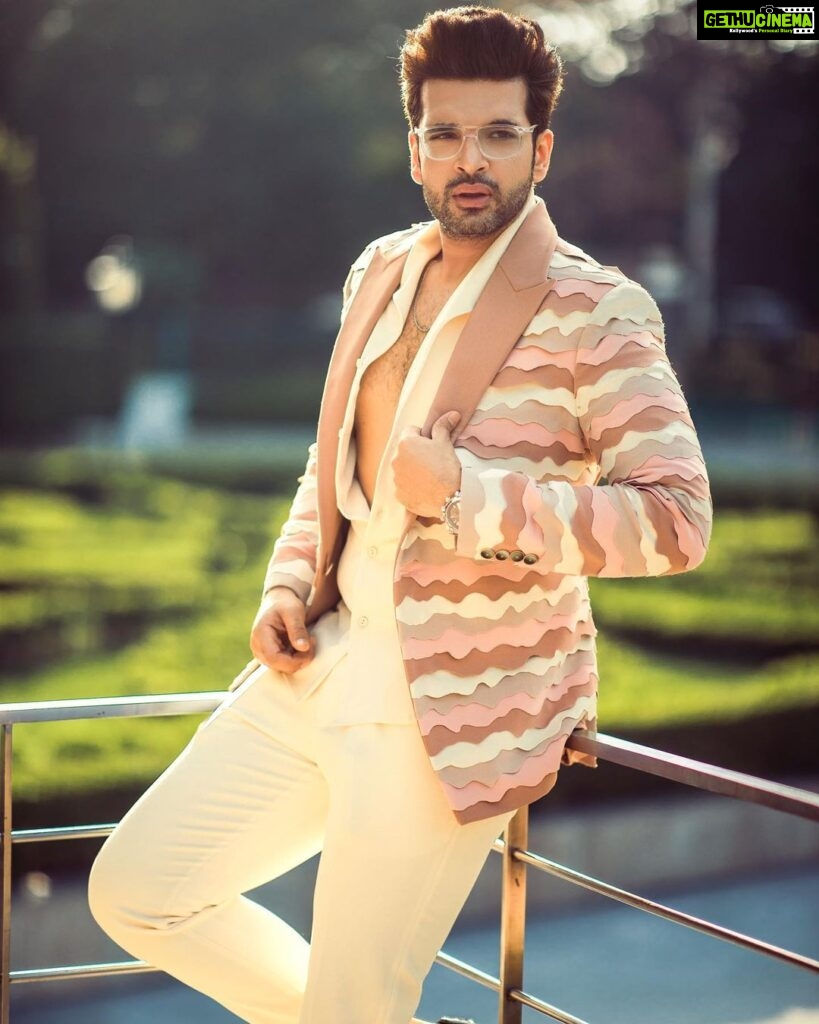 Karan Kundrra Instagram - there are those that predict future.. and there are those that create their own..! #HarMaidanFateh Style: @kmundhe4442 Outfit: @bharat_reshma Mua: @ridamakeovers Hair: @sunnyhairartist Photo:: @shivamduaphotography