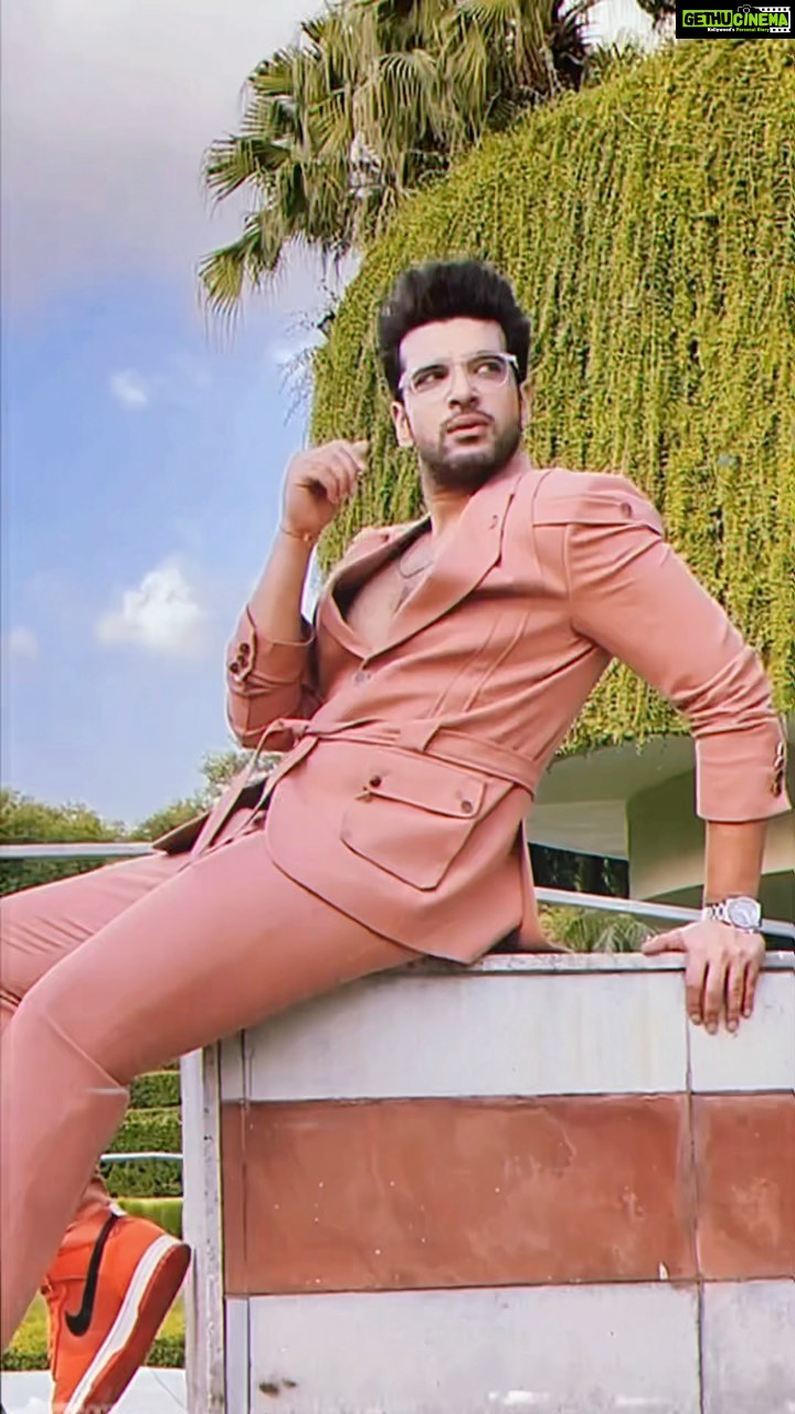 Karan Kundrra Instagram - loading… #photoshoot #bts