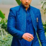 Karan Kundrra Instagram - lakhaan ch ik ;)