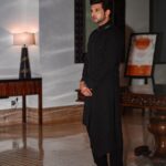 Karan Kundrra Instagram - Desi Drip Project ♠️ Photographed by : @that.Nikhil Styled by - @dollaypop Assisted by -@singlasahab @shreeum Outfit - @rituandabhishek Necklace - @dripproject.co Rings - @carillonjewlery Shoes - @fhos_india