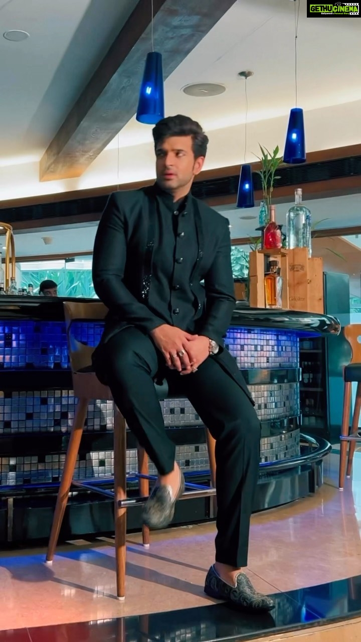 Karan Kundrra Instagram - #bts for the Man Cover of @weddingvows.in wearing @laromaniofficial WV CEO: @itsme_daksh Interview by: @farvi_wadhwa Stylist: @sshorewala Photographer: @thebhupeshkalal Hair Stylist: @elvisvaaz Make Up: @makeupbymangesh Location: @hotel_saharastar Styling Assistant : @styledbyakriti @dhwaniivithalani_22 Team WV: @farvi_wadhwa Artist Reputation Management: @media.raindrop shot: @that.nikhil