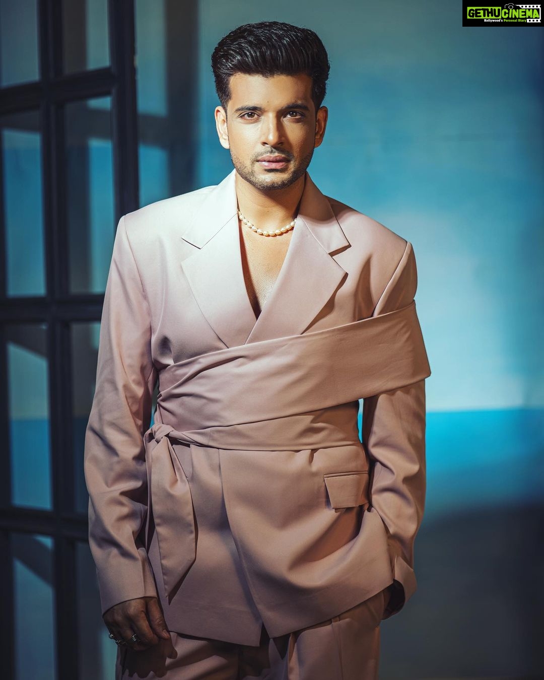 Karan Kundrra Instagram - If growth is your story then continuous struggle is your screenplay..! Never be afraid to lose ‘temporary victories’ in quest for ‘permanent glory’