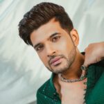 Karan Kundrra Instagram - hazaro khwahishein aisi ki har khwaish pe dam nikle bahut nikle mere armaan, lekin phir bhi kum nikle 🎭 Concept : @appu.rentlyblunt @tgbtroop Shot by : @that.nikhil Styled by : @shreeum Style team : @muskaaaaaanshah Jewellery : @boroboro.in Shoes : @paaduks Kurta : @bharat_reshma Hair : @hairstyle_by_sahilkhan Makeup : @makeupbymangesh