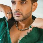 Karan Kundrra Instagram - hazaro khwahishein aisi ki har khwaish pe dam nikle bahut nikle mere armaan, lekin phir bhi kum nikle 🎭 Concept : @appu.rentlyblunt @tgbtroop Shot by : @that.nikhil Styled by : @shreeum Style team : @muskaaaaaanshah Jewellery : @boroboro.in Shoes : @paaduks Kurta : @bharat_reshma Hair : @hairstyle_by_sahilkhan Makeup : @makeupbymangesh