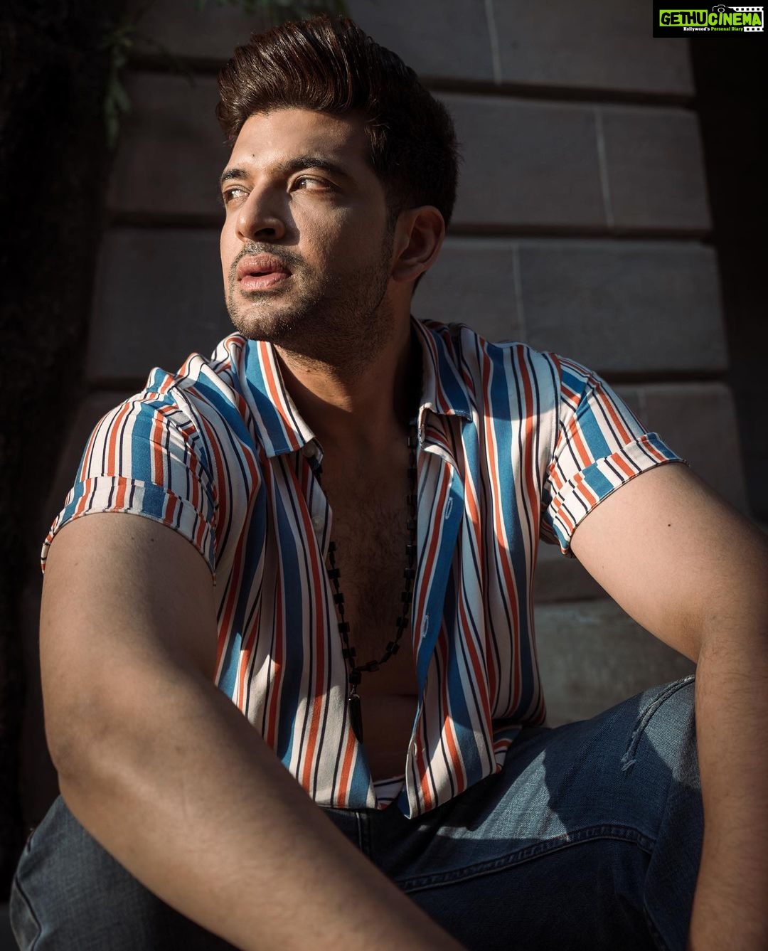 Karan Kundrra Instagram - Dil de naal jigarraa vi rakhdaa.. Tahin yaraan de naal dushman vi rakhdaa.. Pitth pichey taan saare nafrat felaandey.. Mein tere mooh tey tera sach dassda..! #HarMaidanFateh