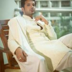 Karan Kundrra Instagram - His simplicity makes him drool-worthy @kkundrra on the Man Cover of @weddingvows.in wearing @laromaniofficial WV CEO: @itsme_daksh Interview by: @farvi_wadhwa Stylist: @sshorewala Photographer: @thebhupeshkalal Hair Stylist: @elvisvaaz Make Up: @makeupbymangesh Location: @hotel_saharastar Styling Assistant : @styledbyakriti @dhwaniivithalani_22 Team WV: @farvi_wadhwa Artist Reputation Management: @media.raindrop #weddingvowsmagazine #karankundrra #mancover