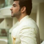 Karan Kundrra Instagram - His simplicity makes him drool-worthy @kkundrra on the Man Cover of @weddingvows.in wearing @laromaniofficial WV CEO: @itsme_daksh Interview by: @farvi_wadhwa Stylist: @sshorewala Photographer: @thebhupeshkalal Hair Stylist: @elvisvaaz Make Up: @makeupbymangesh Location: @hotel_saharastar Styling Assistant : @styledbyakriti @dhwaniivithalani_22 Team WV: @farvi_wadhwa Artist Reputation Management: @media.raindrop #weddingvowsmagazine #karankundrra #mancover