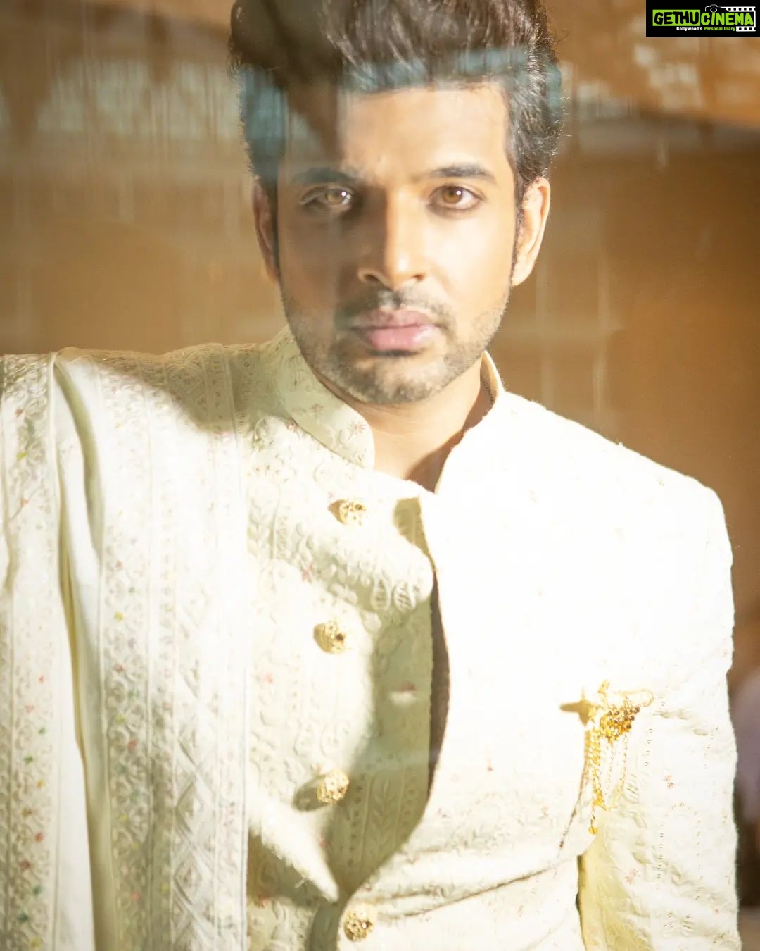 Karan Kundrra Instagram - His simplicity makes him drool-worthy @kkundrra on the Man Cover of @weddingvows.in wearing @laromaniofficial WV CEO: @itsme_daksh Interview by: @farvi_wadhwa Stylist: @sshorewala Photographer: @thebhupeshkalal Hair Stylist: @elvisvaaz Make Up: @makeupbymangesh Location: @hotel_saharastar Styling Assistant : @styledbyakriti @dhwaniivithalani_22 Team WV: @farvi_wadhwa Artist Reputation Management: @media.raindrop #weddingvowsmagazine #karankundrra #mancover