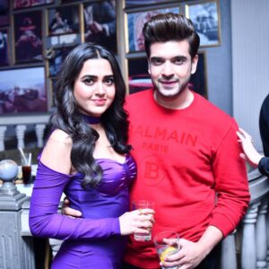 Karan Kundrra Instagram - teri choti choti khushiyaan.. tere fazool ke dramme.. tera haqq jataane ka tareeqa.. tere spectacular scale ke shaq.. tere chote mote sapne aur mere badey badey jawaab.. teri ajeeb daastaan ne jeena sikha diya iss fakir ko..! 🧿