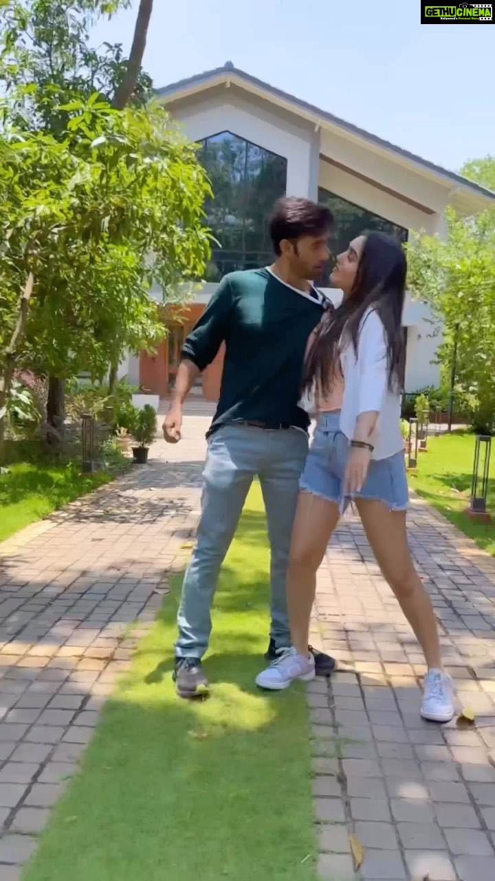 Karan Sharma Instagram - Presenting #reevaan 😌 small surprise for our fans 🤍 #explore #reels #reelsvideo #reelkarofeelkaro #trendingreels #tanyasharma #karansharma