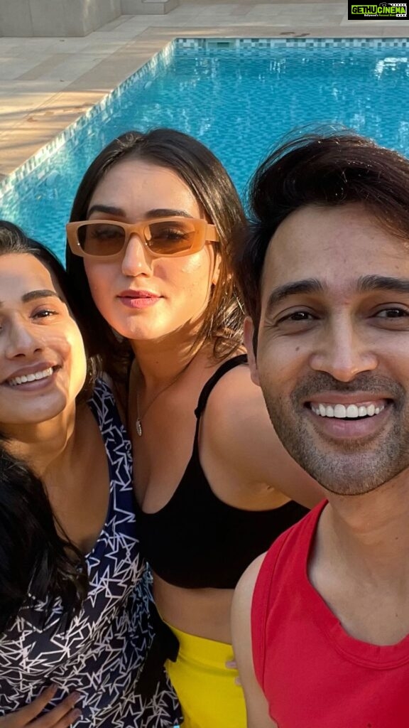 Karan Sharma Instagram - POV :- Life once you become influencer 😬.. Me :- on vacation also it feels like working 😂 … @avinashmukherjee_ @tanyasharma27 @radhikamuthukumar_official @akashrjagga @kreetika10 . Ps:- mane to apna phone hi pani main dal diya 😂😂 #reels #influencer #vacation #friendshipgoals #karansharma