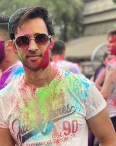 Karan Sharma Instagram - Happy Holi Guys … 😍😍..Have Colourful year ahead ! #happyholi #karansharma #king . Ps :- Birthday pics coming soon ❤️🤗. . .