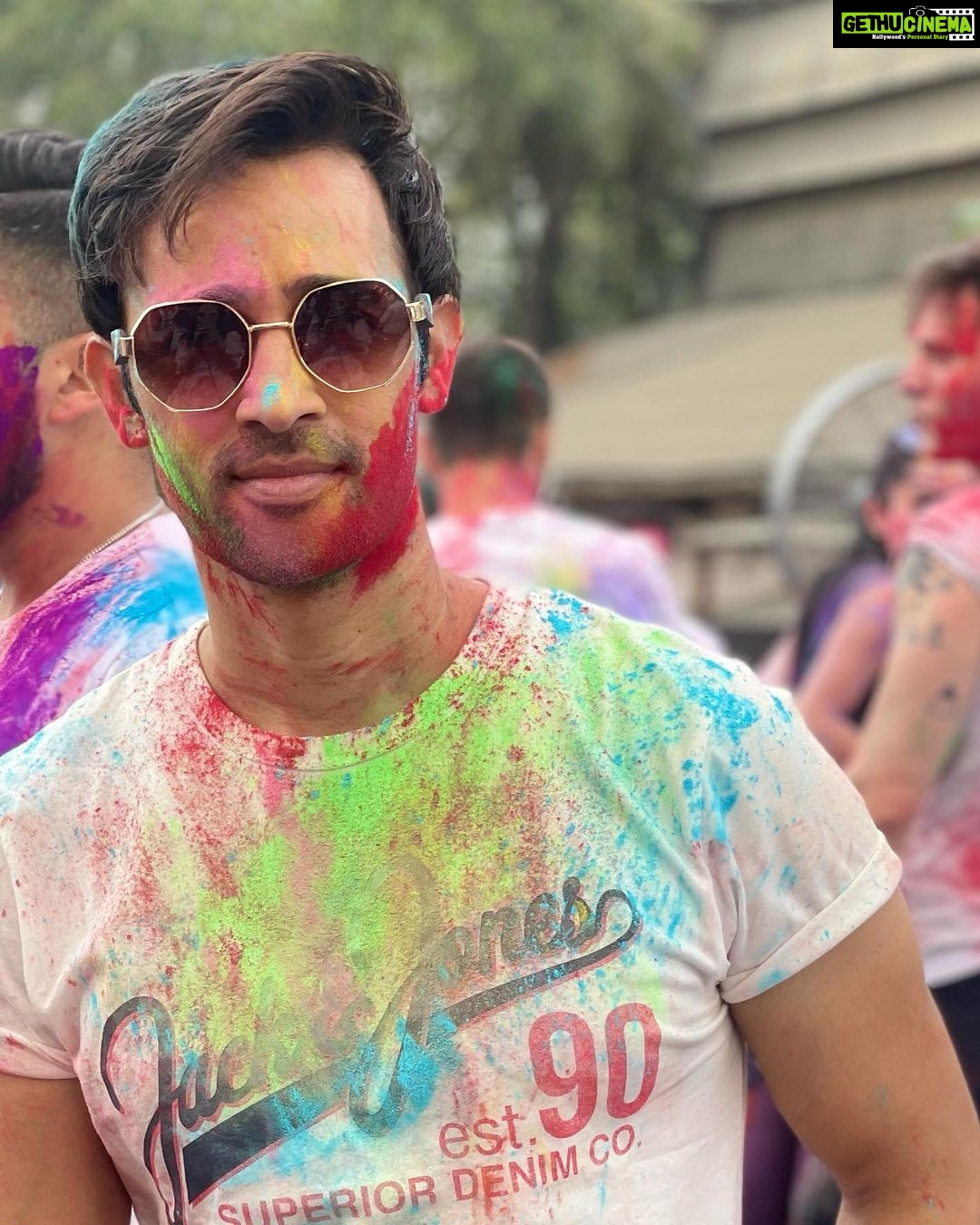 Karan Sharma Instagram - Happy Holi Guys … 😍😍..Have Colourful year ahead ! #happyholi #karansharma #king . Ps :- Birthday pics coming soon ❤️🤗. . .
