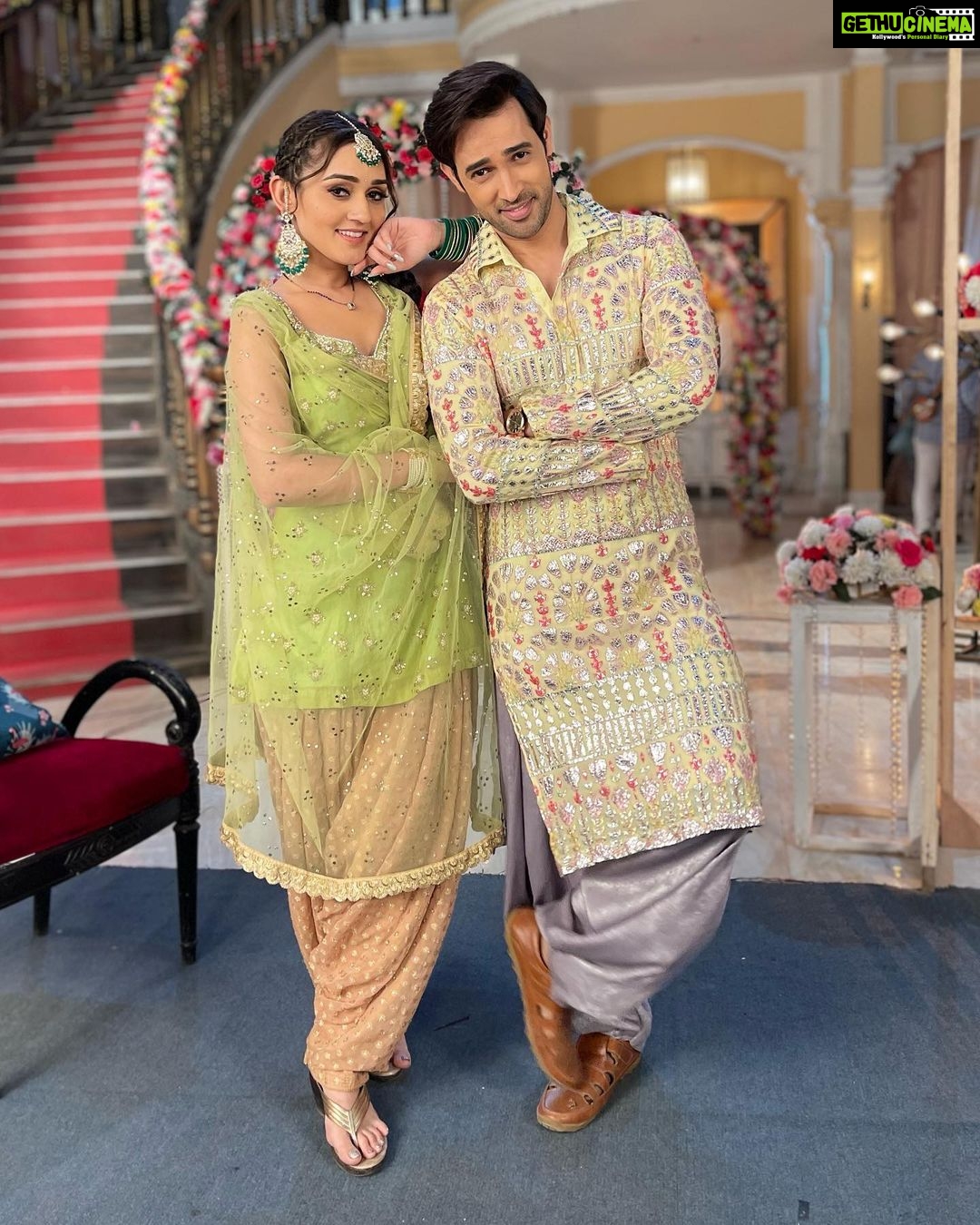 Karan Sharma Instagram - Happy Lohri All! 🤗❤️ from #reevaan @tanyasharma27 "May this Lohri fire burn all the moments of sadness and enlighten your world with warmth of joy, happiness and love," . #lohri #sasuralsimarka2 #karansharma #tanyasharma #blessings