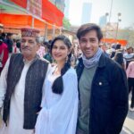 Karan Sharma Instagram - When on new year’s 1St day you plan to surprise Bappa by visiting Siddhivinayak temple.. But you find whole mumbai is here to surprise him 😬😂… and you come back home by visiting his temple from outside only 🙏🥰! . #ganpatibappamorya #sidhivinayak #blessings #karansharma