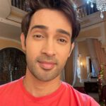 Karan Sharma Instagram - kis kis ko bas EK SANAM chahiye ❤️?? And why .. comment karke batao😎 . Will pin the best comment 🥰 . #karansharma #karansharmaforever .#eksanamchahiye #kumarsanu #love