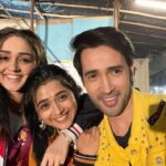 Karan Sharma Instagram - Hero - Hero Hota hai 😎 - saving my heroines in night shoot @tanyasharma27 @radhikamuthukumar_official - Can you guys guess ?why I am saying so ?😃 . #reevaan #tanyasharma #radhikamuthukumar #karansharma