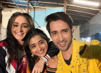 Karan Sharma Instagram - Hero - Hero Hota hai 😎 - saving my heroines in night shoot @tanyasharma27 @radhikamuthukumar_official - Can you guys guess ?why I am saying so ?😃 . #reevaan #tanyasharma #radhikamuthukumar #karansharma