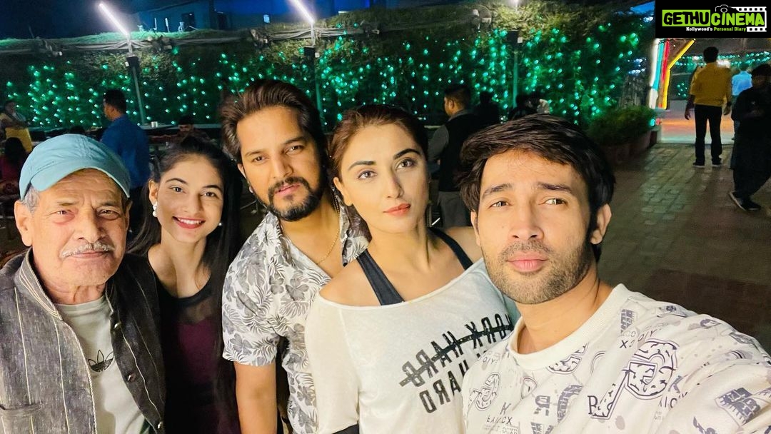 Karan Sharma Instagram - A night out with family ❤️ … we should meet often guys @rohandeep987 @nikita28sh @shivanisemwal954