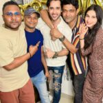 Karan Sharma Instagram - Now few pictures with my real life family n friends 😬🥰. .you guys are my strength in mumbai city . May GOD Bless you all . May you achieve all your dreams … Love you guys 🤗❤️😘!! . Ps :- sorry agar kisi ki pic post main nahin hai to.. as only 10 pics are allowed by Instagram 😬😄 . #karansharma #birthday #love #blessings