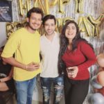 Karan Sharma Instagram - Now few pictures with my real life family n friends 😬🥰. .you guys are my strength in mumbai city . May GOD Bless you all . May you achieve all your dreams … Love you guys 🤗❤️😘!! . Ps :- sorry agar kisi ki pic post main nahin hai to.. as only 10 pics are allowed by Instagram 😬😄 . #karansharma #birthday #love #blessings
