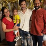 Karan Sharma Instagram - Now few pictures with my real life family n friends 😬🥰. .you guys are my strength in mumbai city . May GOD Bless you all . May you achieve all your dreams … Love you guys 🤗❤️😘!! . Ps :- sorry agar kisi ki pic post main nahin hai to.. as only 10 pics are allowed by Instagram 😬😄 . #karansharma #birthday #love #blessings