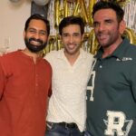 Karan Sharma Instagram - #happybirthdaytome - Toh Sasural se start karte hai 😬.. … Thanks a lot to my SSK2 family for being there with me for my birthday celebration 🥰… kuch family members party enjoy karte rehgaye pic click hi nahin ki 😬😂.. but I love you all ❤️😘 . @vibha_bhagat @rajevpaul @avinashmukherjee_ @jayatibhatia @radhikamuthukumar_official @sanctimonious_fanatic @itsshubhanshisingh @tanyasharma27 @aravchowdharry @rupeshkotwani_ @sanctimonious_fanatic #karansharma #happybirthday