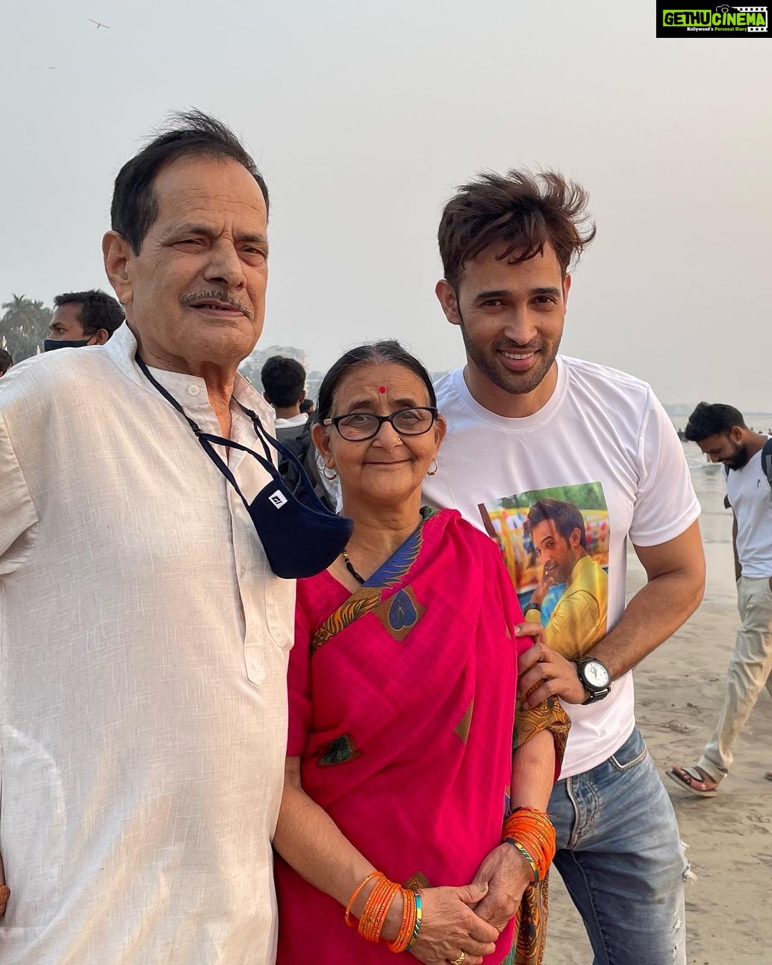 Karan Sharma Instagram - HAPPY BIRTHDAY PITAJI 😍🤗❤️😘… You inspire me every day .. May GOD Bless you with long , Happy and healthy life 🙏🥰!!! #happybirthdaypapa #love #blessings #karansharma #fatherson