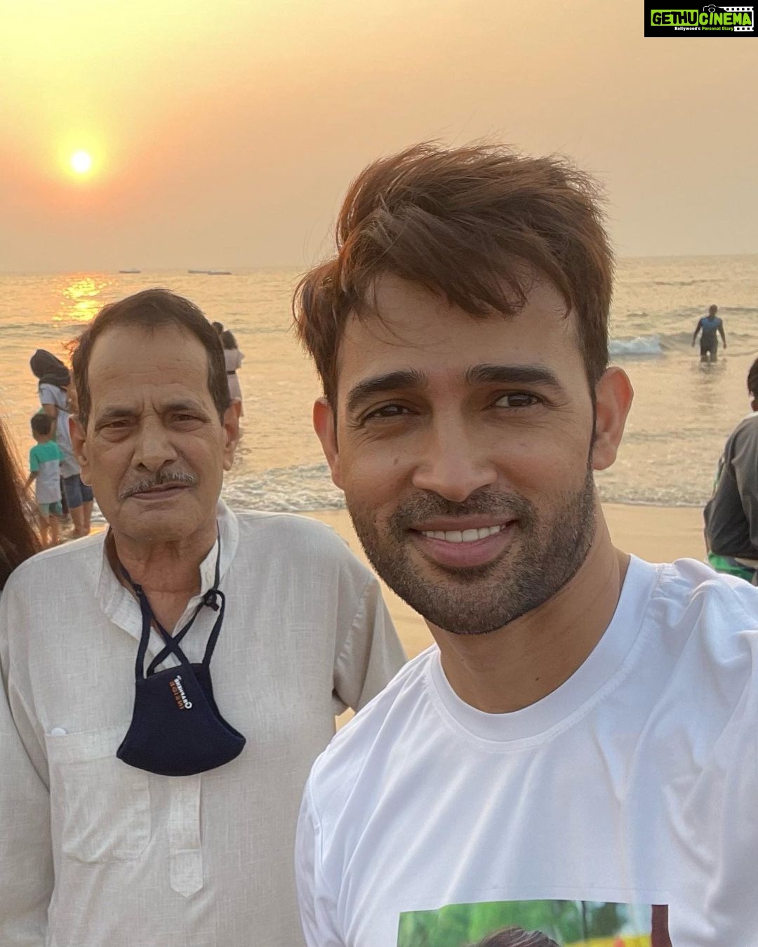 Karan Sharma Instagram - HAPPY BIRTHDAY PITAJI 😍🤗❤️😘… You inspire me every day .. May GOD Bless you with long , Happy and healthy life 🙏🥰!!! #happybirthdaypapa #love #blessings #karansharma #fatherson