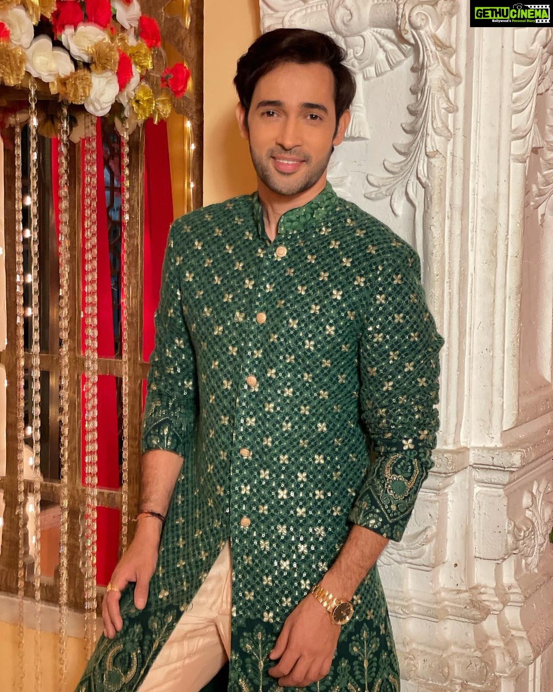 Karan Sharma Instagram - Good evening insta family 🥰 . . . #karansharma #sasuralsimarka2 #goodevening #instafamily #mensfashion