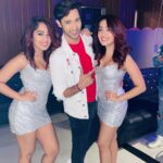 Karan Sharma Instagram - What a wonderful night it was .. I had a great time @surabhi.samriddhi ☺️.. once again Wishing your mother @sumati.mehra a long and healthy life 🤗🥰 you both arranged a superb surprise Party for her ! Keep Rocking 🤘!