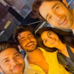 Karan Sharma Instagram - What a wonderful night it was .. I had a great time @surabhi.samriddhi ☺️.. once again Wishing your mother @sumati.mehra a long and healthy life 🤗🥰 you both arranged a superb surprise Party for her ! Keep Rocking 🤘!